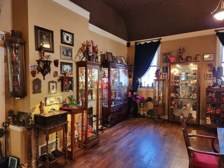 Devil ish Little Things Museum 768x576